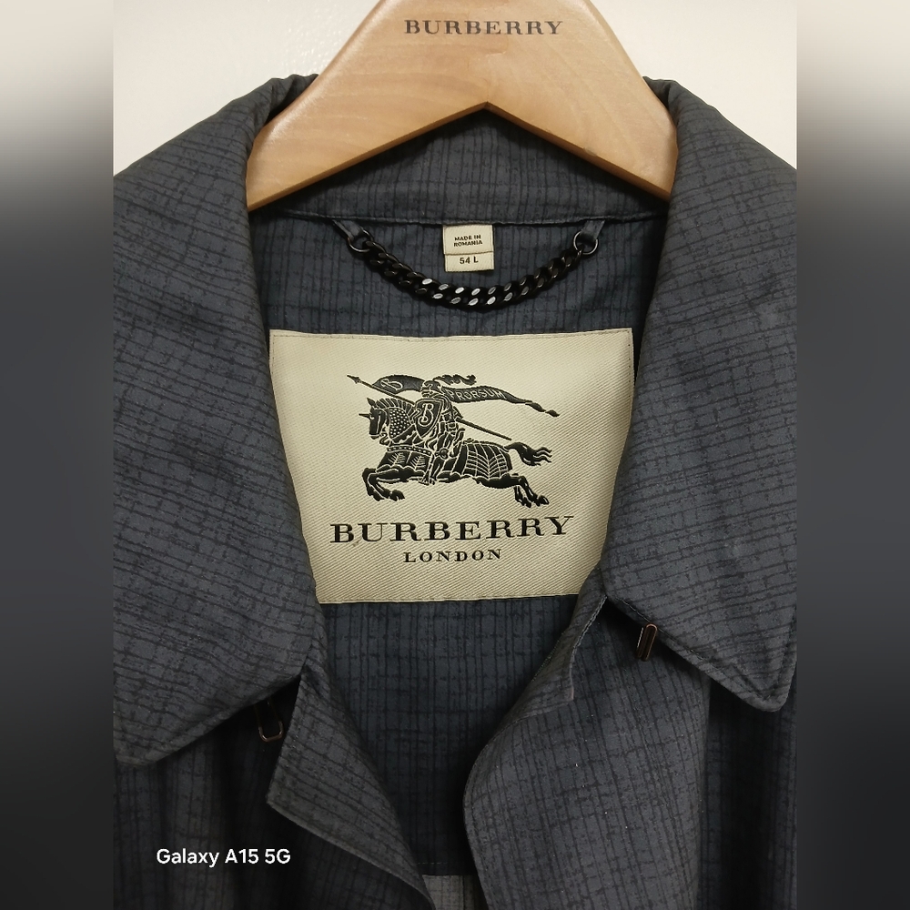 BURBERRY COAT - Picture 7 of 9